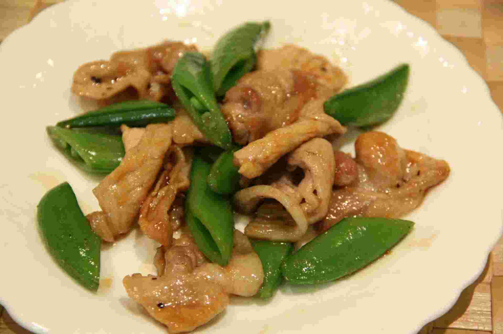 スナップエンドウと豚肉の炒め物