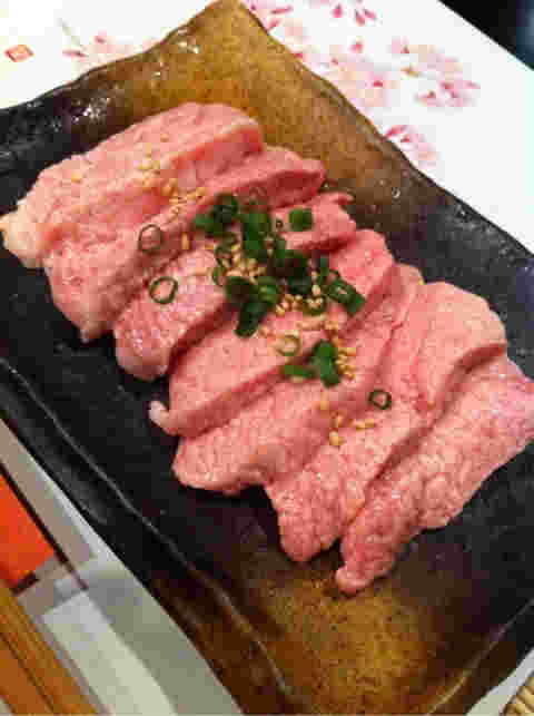 さらに並べられたチチカブの上に胡麻とネギが添えられた画像