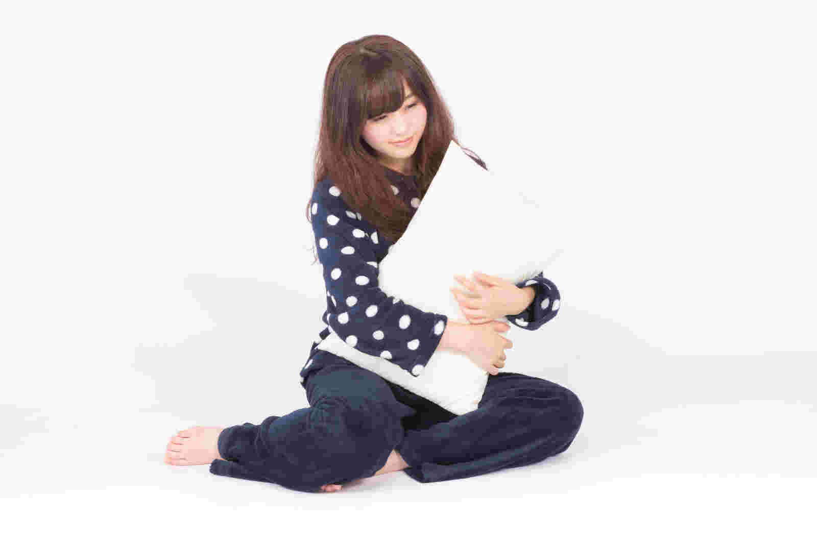 就寝前で眠そうな女性