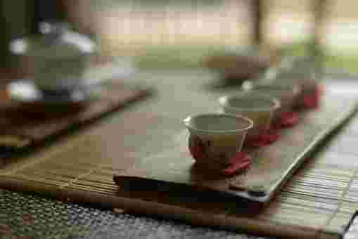 中国茶と並んだ茶碗