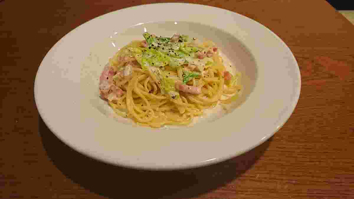キャベツとベーコンのクリームパスタ
