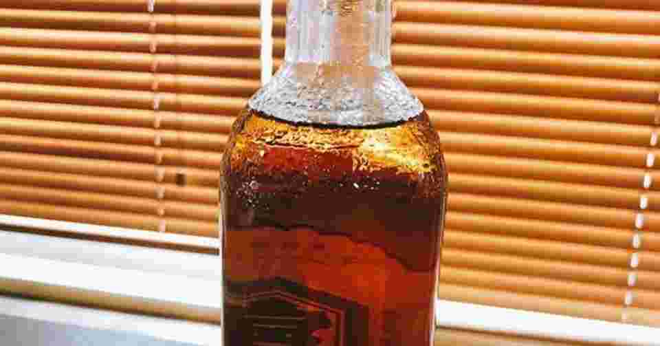 瓶に入ったコーヒー焼酎の様子