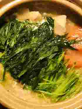 鶏肉とキノコの雑炊●水菜をのせて