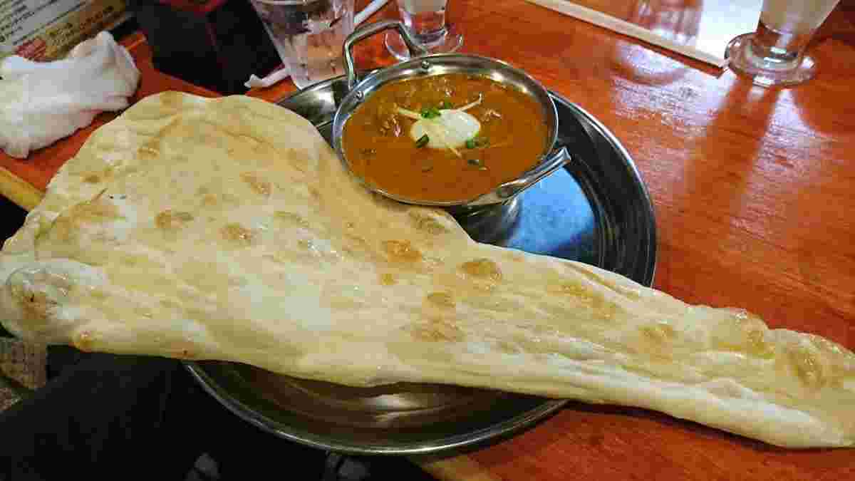 ナンとインドカレーの画像