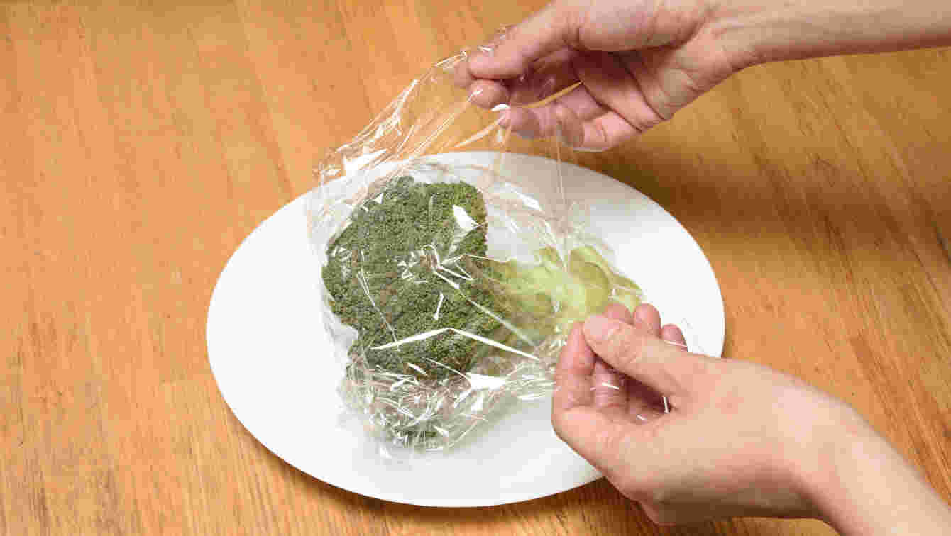 ラップで包んだブロッコリー