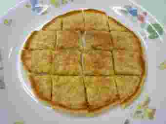 食べやすくカットされたじゃがいものパンケーキ