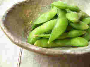 枝豆が小鉢に盛られている様子