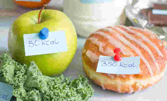 りんごに50kcal、ドーナツに350kcalとメモがついてカロリー比較している画像