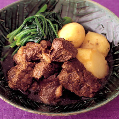 牛すね肉を使用した美味しそうな煮込み