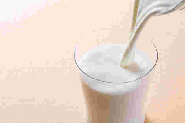 グラスに入れた牛乳