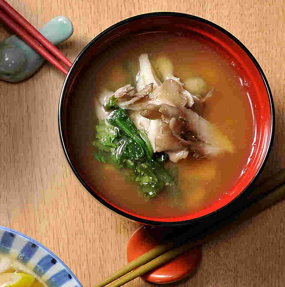 舞茸と春菊の味噌汁
