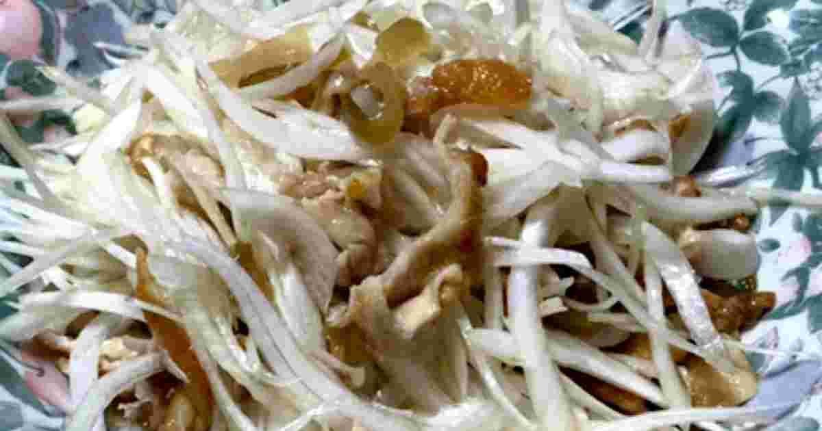 新玉ねぎとザーサイと鶏皮のサラダ