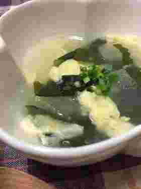 冬瓜とわかめの鶏皮スープ
