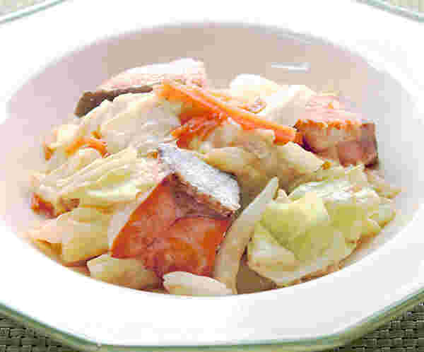 鮭とキャベツの料理画像