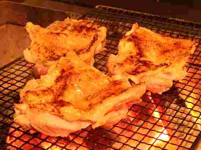 油を使わずに焼く鶏もも肉