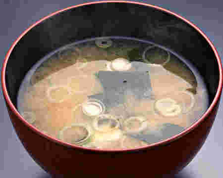 わかめとネギの味噌汁