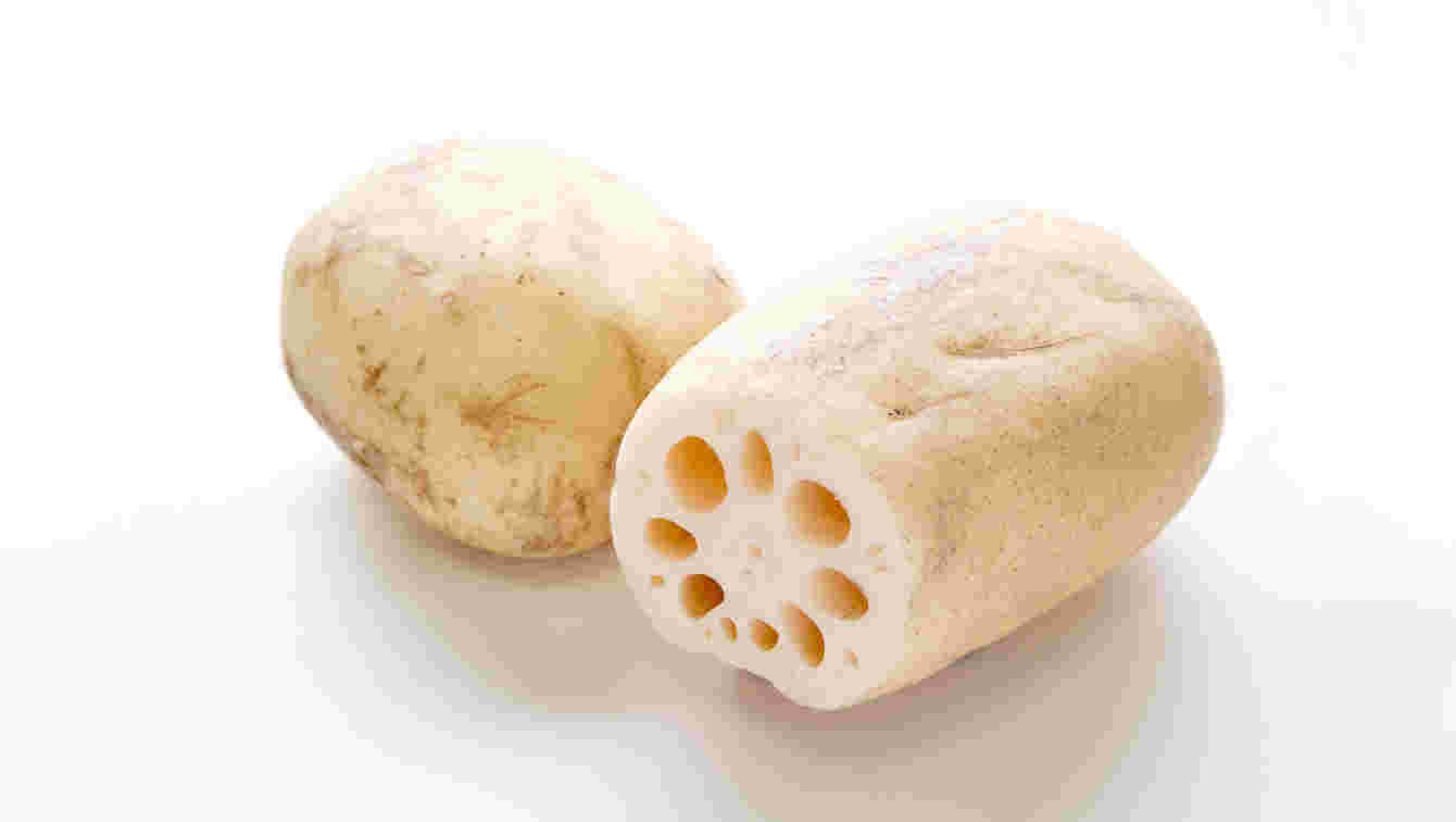 丸ごとのれんこんとカットしたれんこんの様子