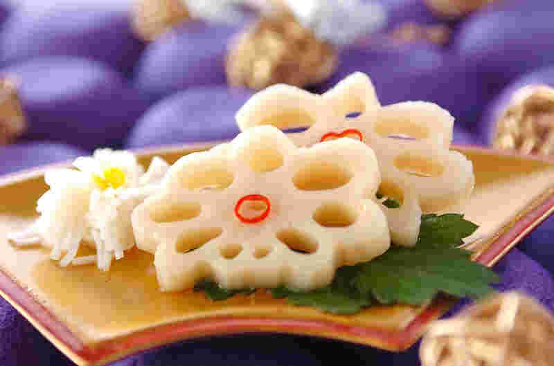 きれいに飾られたれんこん料理の様子