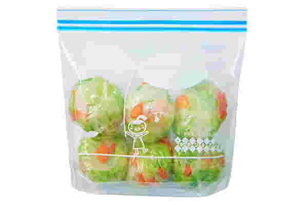 フリーザーバッグに入れた野菜玉