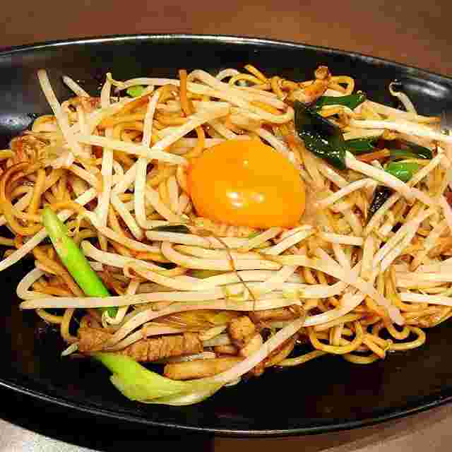 生卵のせ台湾焼きそば