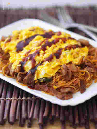 キムチとオイスターのオム焼きそば