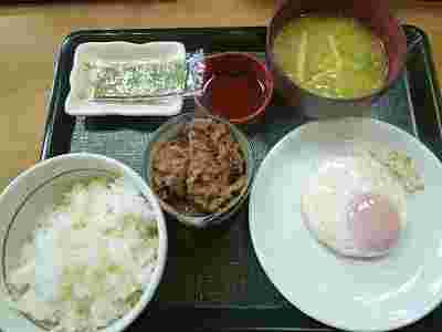 目玉焼き牛小鉢定食