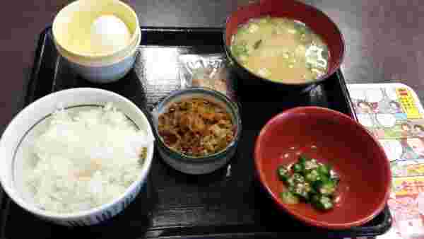 朝まぜごはん牛小鉢定食