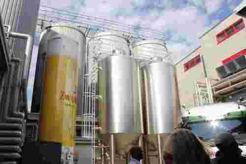 ビール工場のタンク