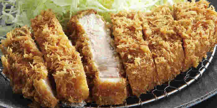 旨味が凝縮したロースかつの様子