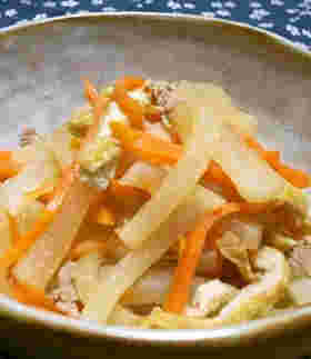 大根と人参の汁なし煮物風