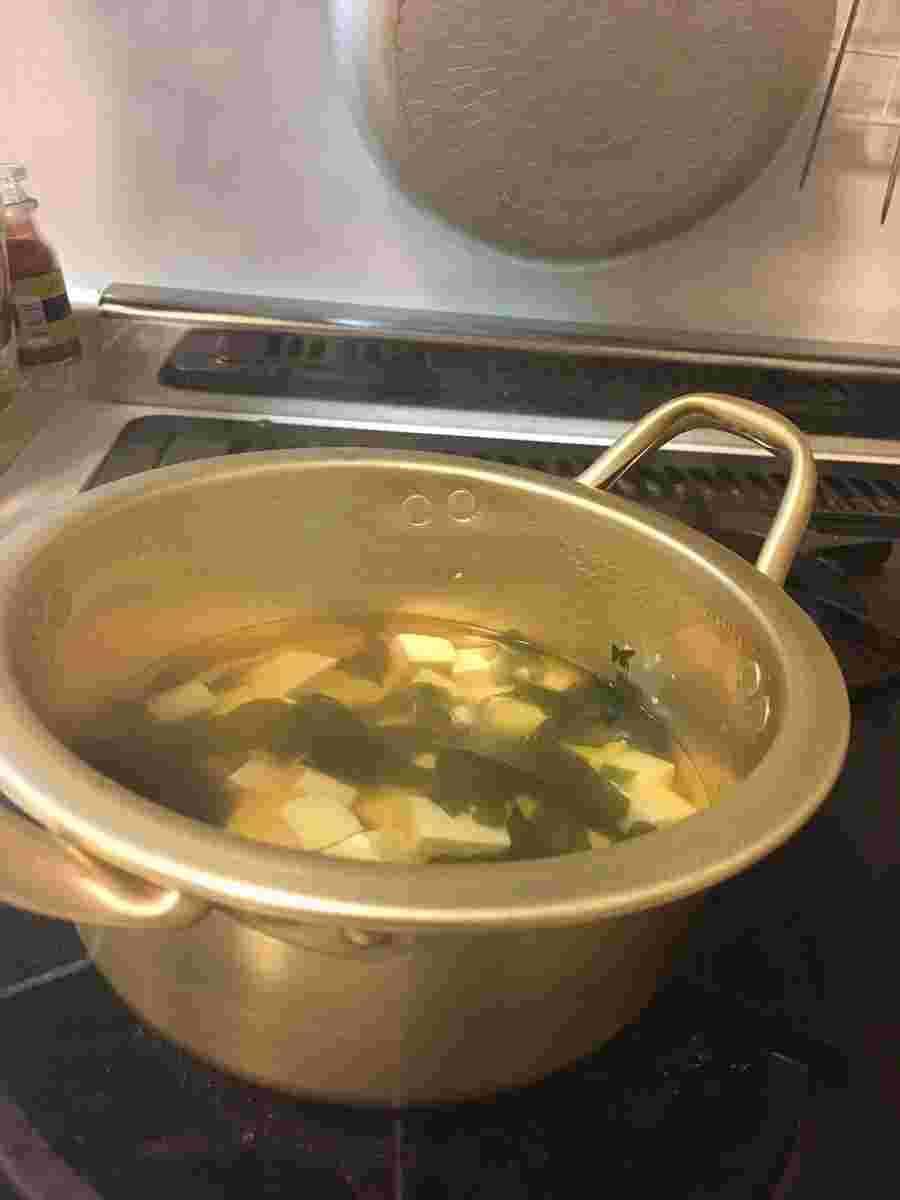 鍋に入った味噌汁