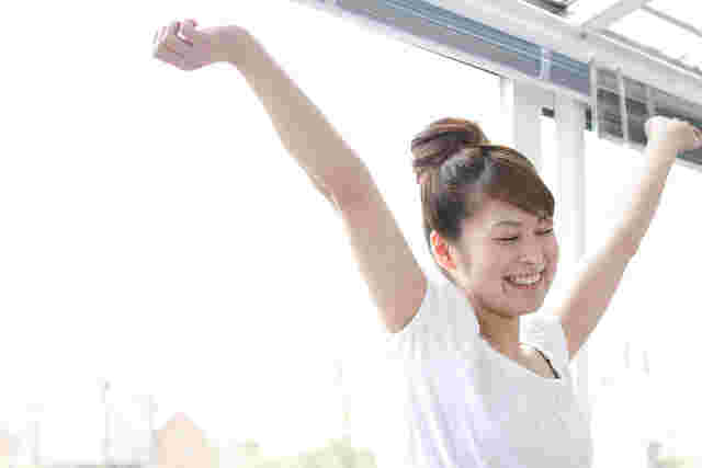 疲労回復している女性の画像