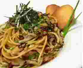 本だしが香る和風きのこパスタをさらに盛り付けた完成品
