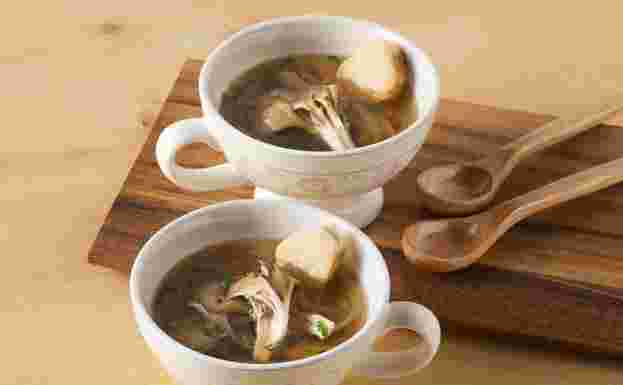 舞茸と玉ねぎのコンソメスープ