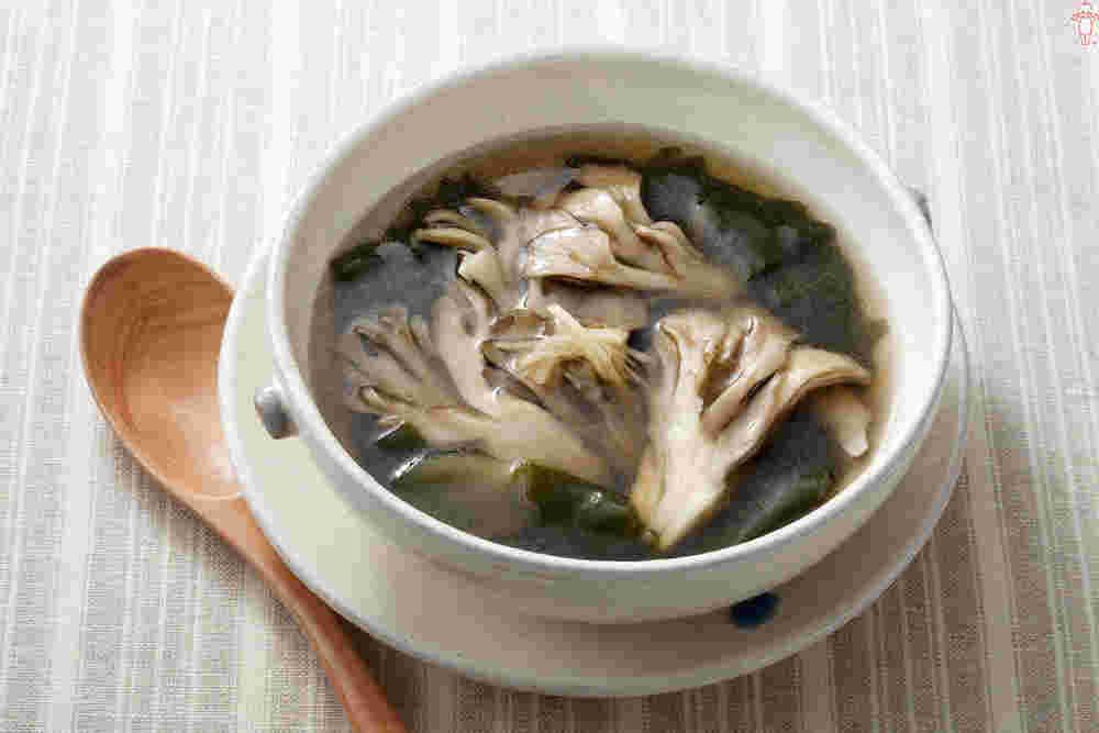 わかめ入り舞茸と生姜スープ