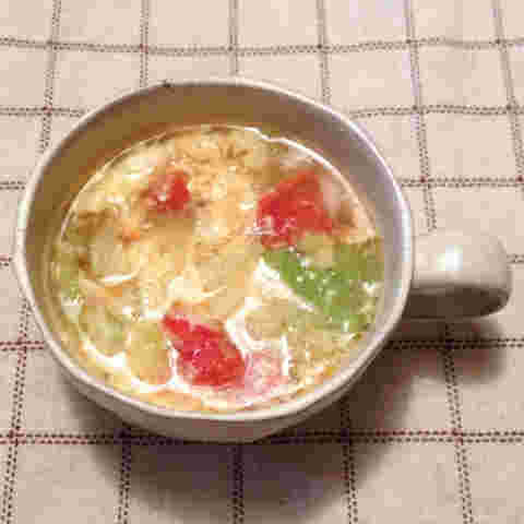 トマトとレタスのスープ画像