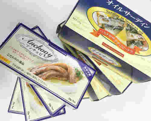 オイルサーディンとアンチョビのパッケージ