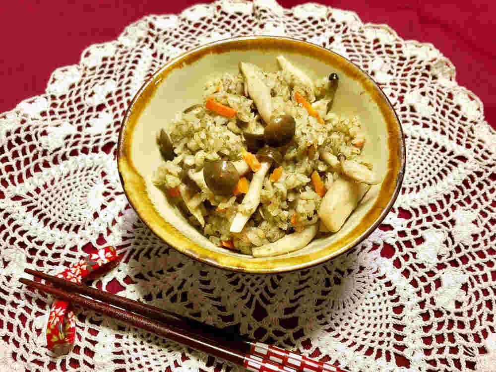 しめじとしいたけ粉の炊き込みご飯