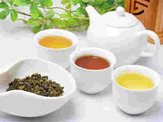 凍頂烏龍茶と茶葉と急須