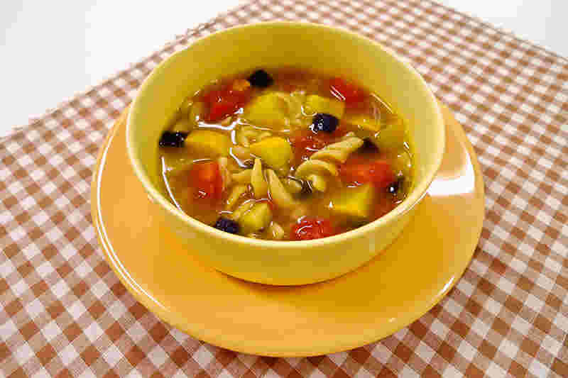 マカロニ入りのスープカレー