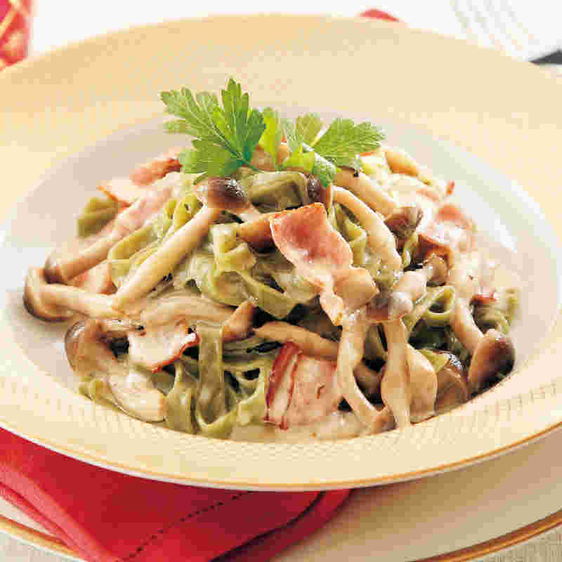 ぶなしめじとベーコンのクリームパスタ