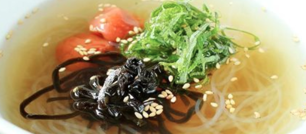 梅塩こんぶの春雨ヌードルスープ