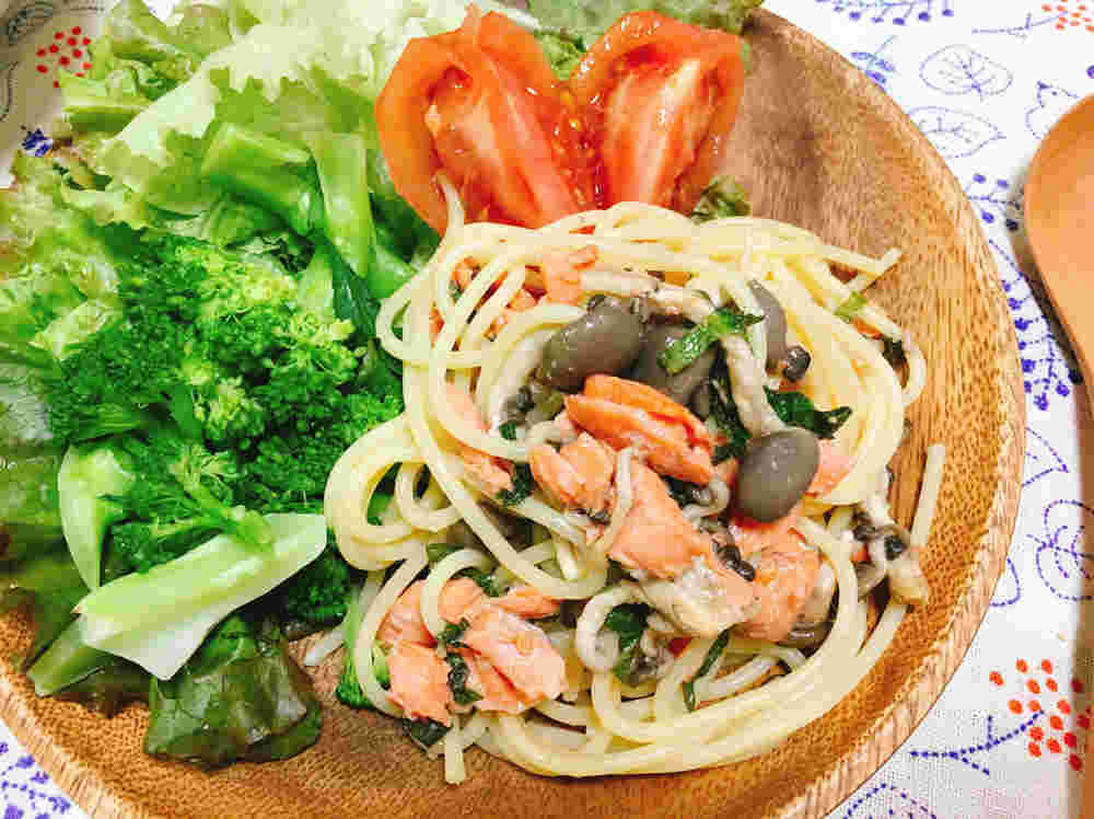 紅鮭の和風レモン大葉パスタ