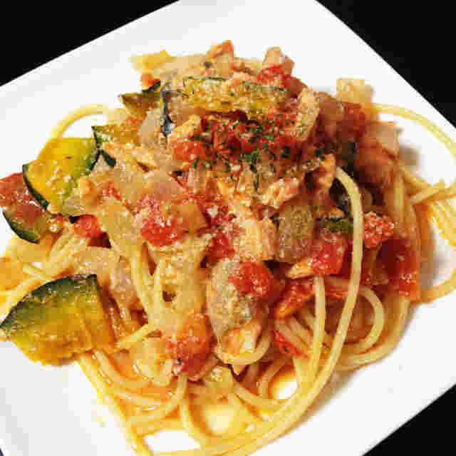 トマト＆サーモンの豆乳パスタ