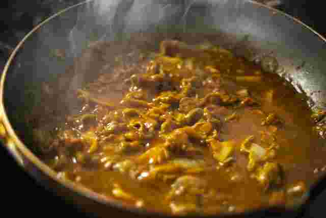 カレーが入った鍋の画像