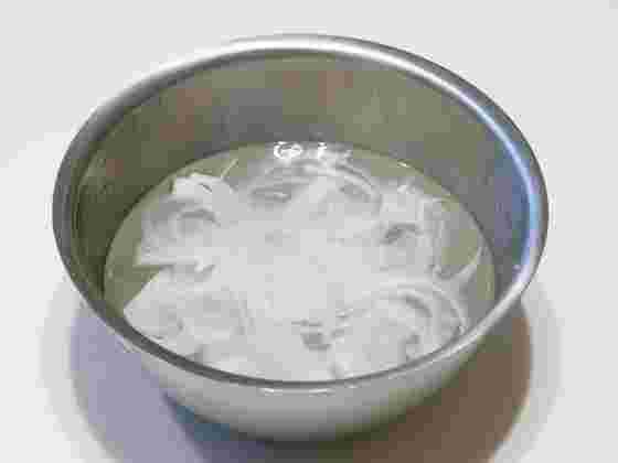 水にさらした玉ねぎ