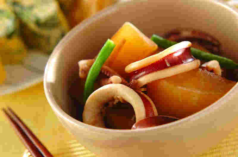 イカと大根の煮物の様子