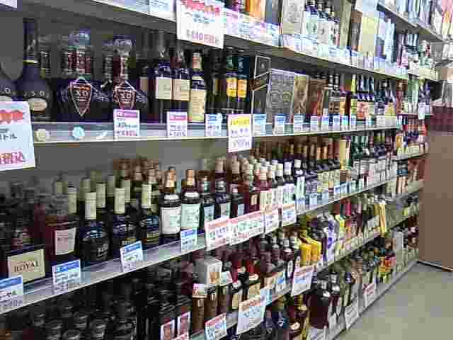 酒屋のウイスキー売り場