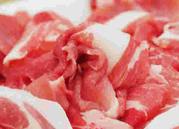 脂肪と赤身のバランスがとれた豚こま肉の様子