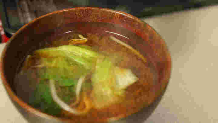 レタスの味噌汁画像